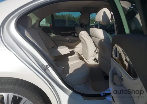 2020 Mercedes-Benz E 350 z USA, uszkodzony, nr VIN WDDZF8DB3LA703872